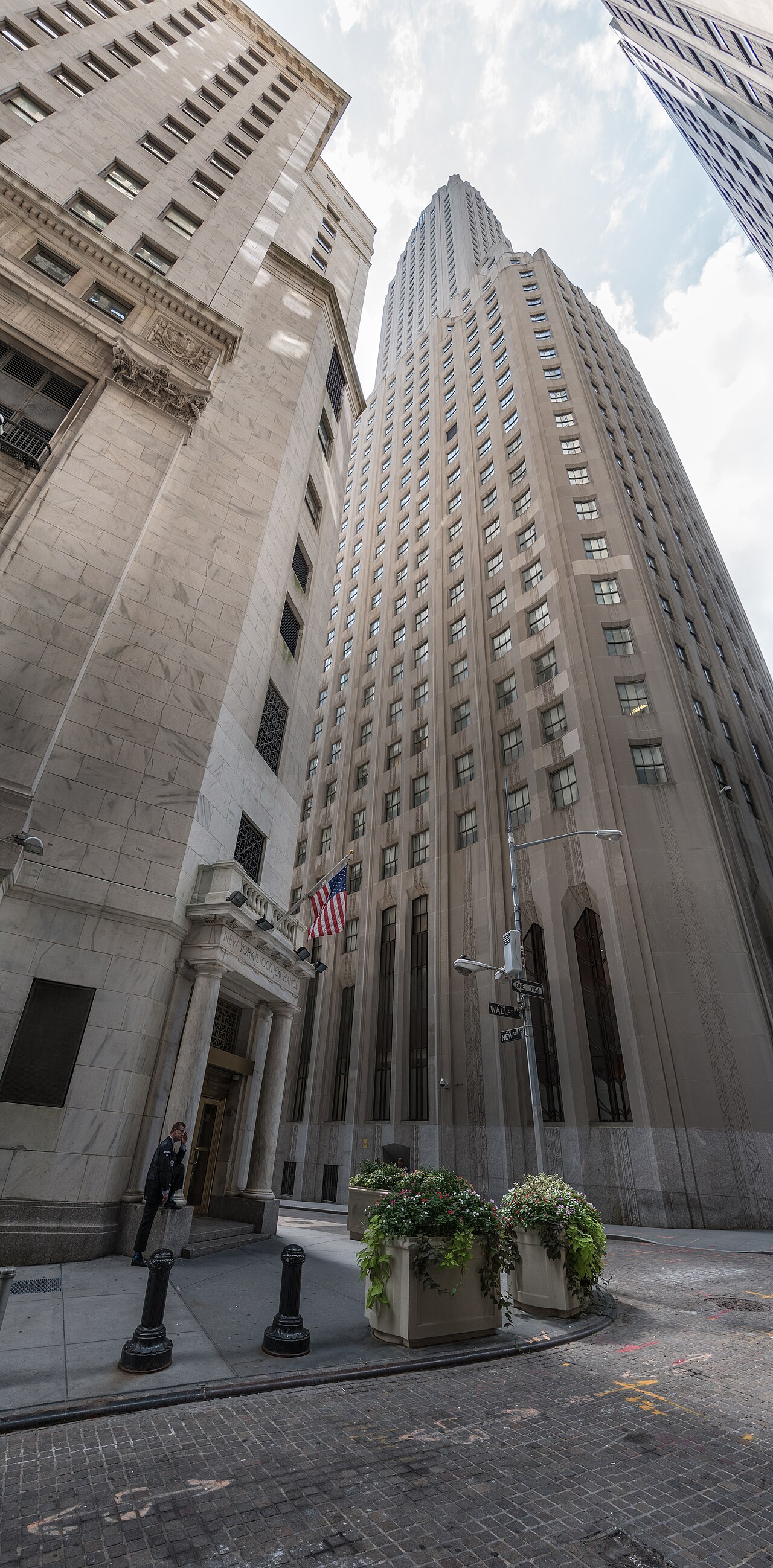 Humanoid Robots Go Public: Agility's 2.5 Billion Dollar Wall Street Debut